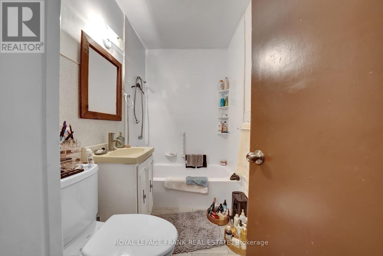 












1994 GLENDALE DRIVE

,
Pickering (Liverpool),




Ontario
L1V1V7

