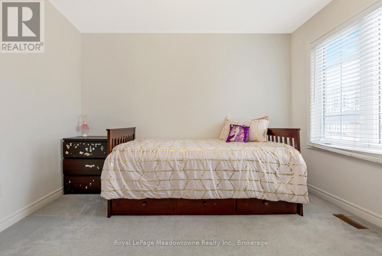 












13 ROBARTS DRIVE

,
Milton (DE Dempsey),




Ontario
L9T5P8

