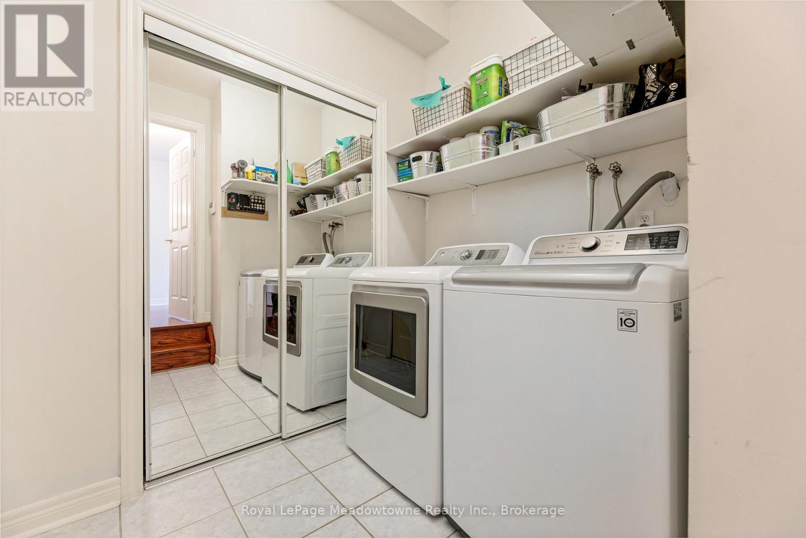 












13 ROBARTS DRIVE

,
Milton (DE Dempsey),




Ontario
L9T5P8

