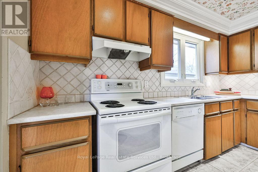 












518 MAPLE AVENUE

,
Oakville (OO Old Oakville),




Ontario
L6J2J4

