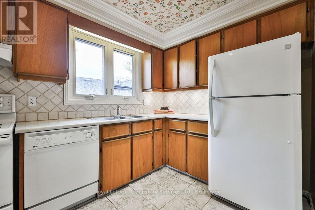 












518 MAPLE AVENUE

,
Oakville (OO Old Oakville),




Ontario
L6J2J4

