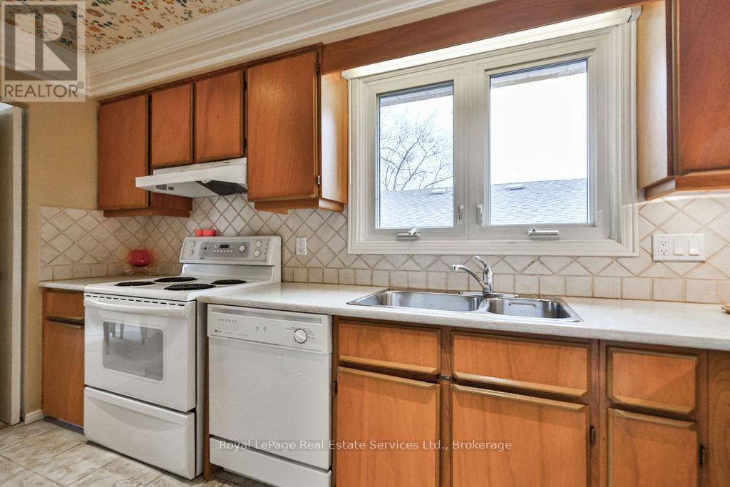 












518 MAPLE AVENUE

,
Oakville (OO Old Oakville),




Ontario
L6J2J4

