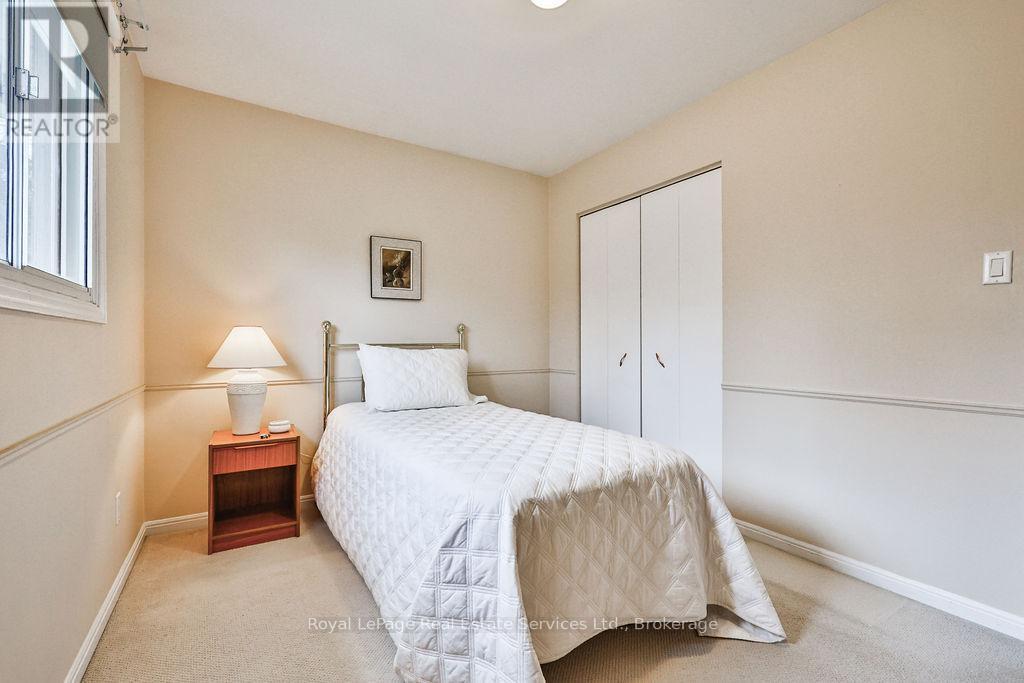 












518 MAPLE AVENUE

,
Oakville (OO Old Oakville),




Ontario
L6J2J4

