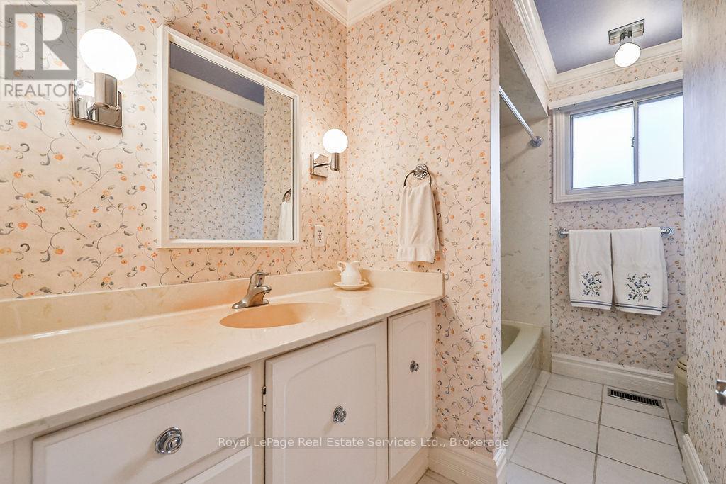 












518 MAPLE AVENUE

,
Oakville (OO Old Oakville),




Ontario
L6J2J4

