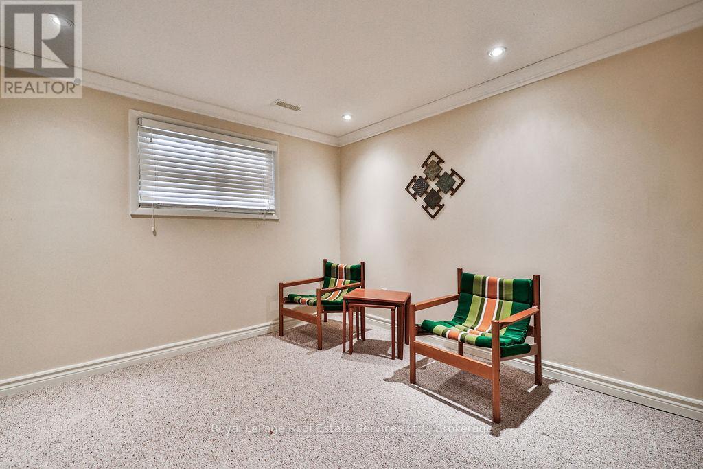 












518 MAPLE AVENUE

,
Oakville (OO Old Oakville),




Ontario
L6J2J4

