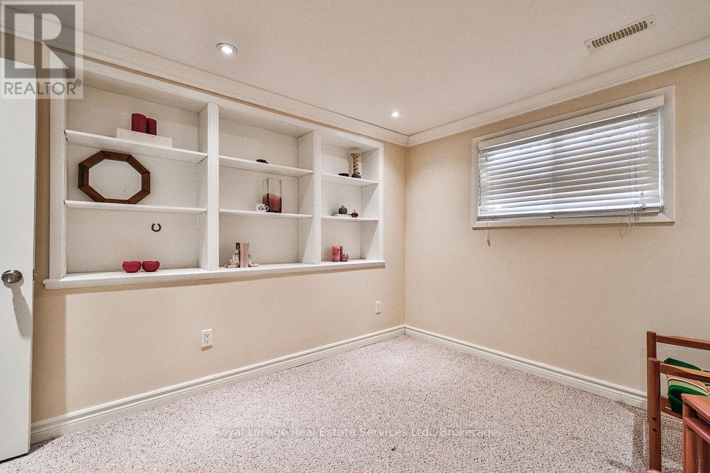 












518 MAPLE AVENUE

,
Oakville (OO Old Oakville),




Ontario
L6J2J4

