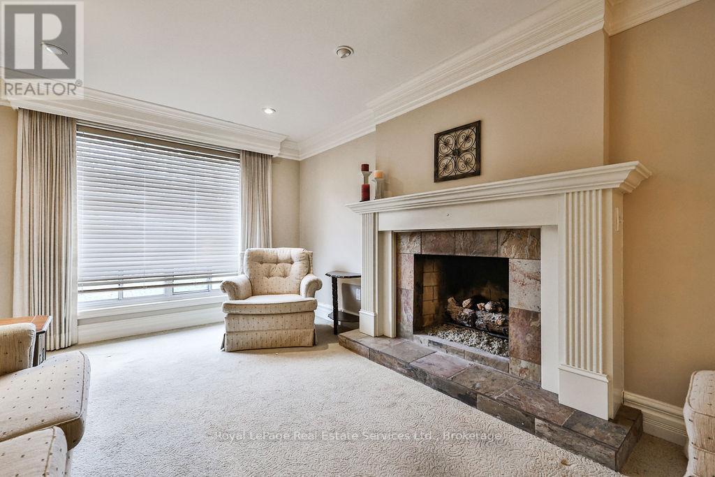 












518 MAPLE AVENUE

,
Oakville (OO Old Oakville),




Ontario
L6J2J4

