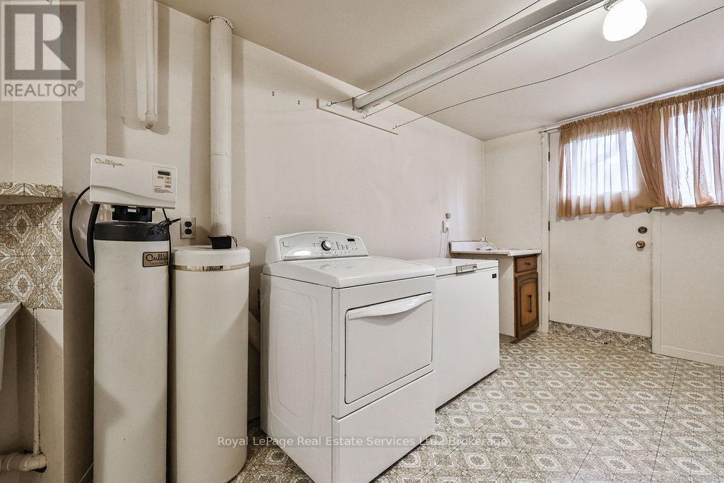 












518 MAPLE AVENUE

,
Oakville (OO Old Oakville),




Ontario
L6J2J4

