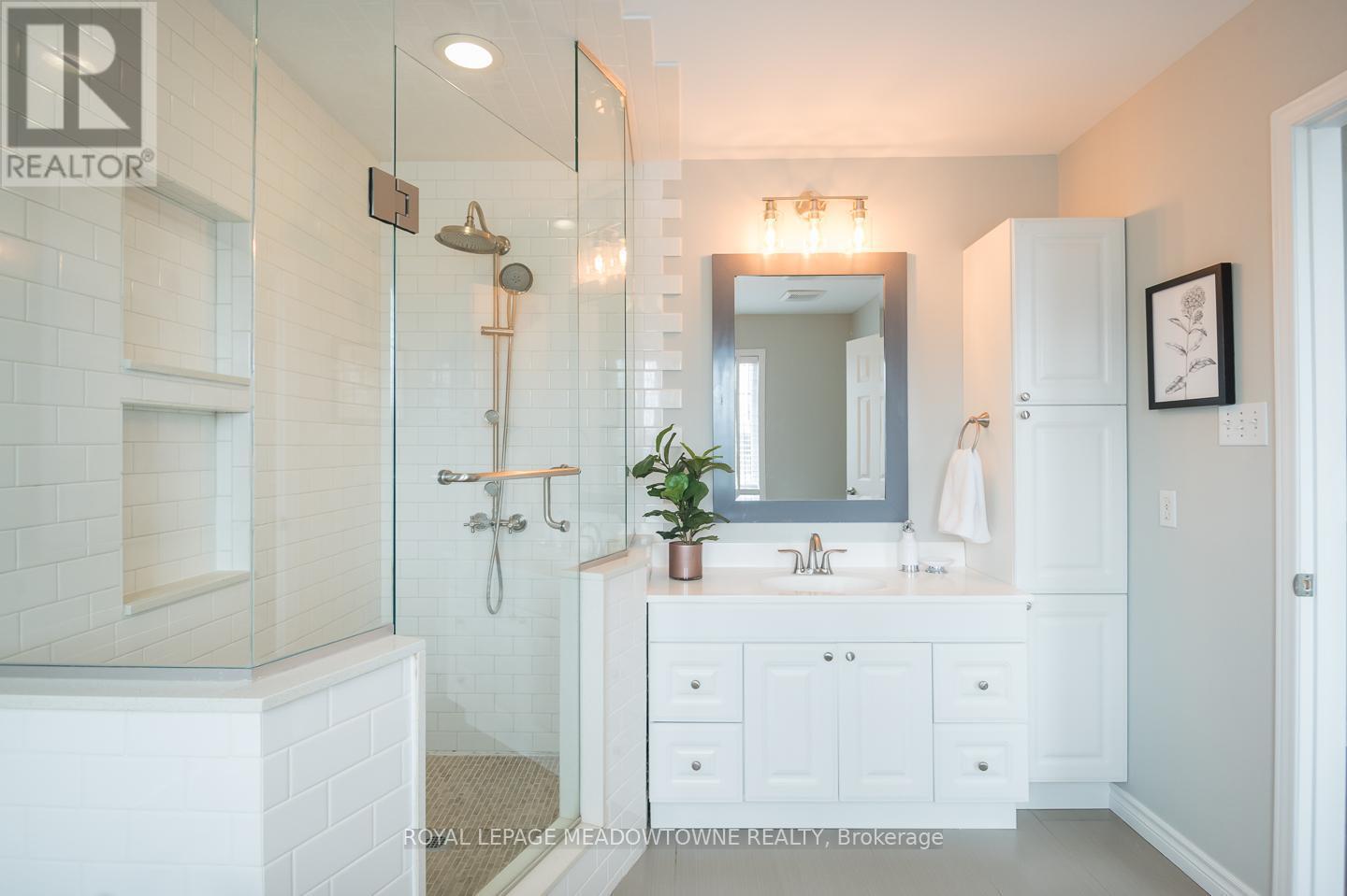












217 FITZGERALD CRESCENT

,
Milton,




Ontario
L9T5Y5

