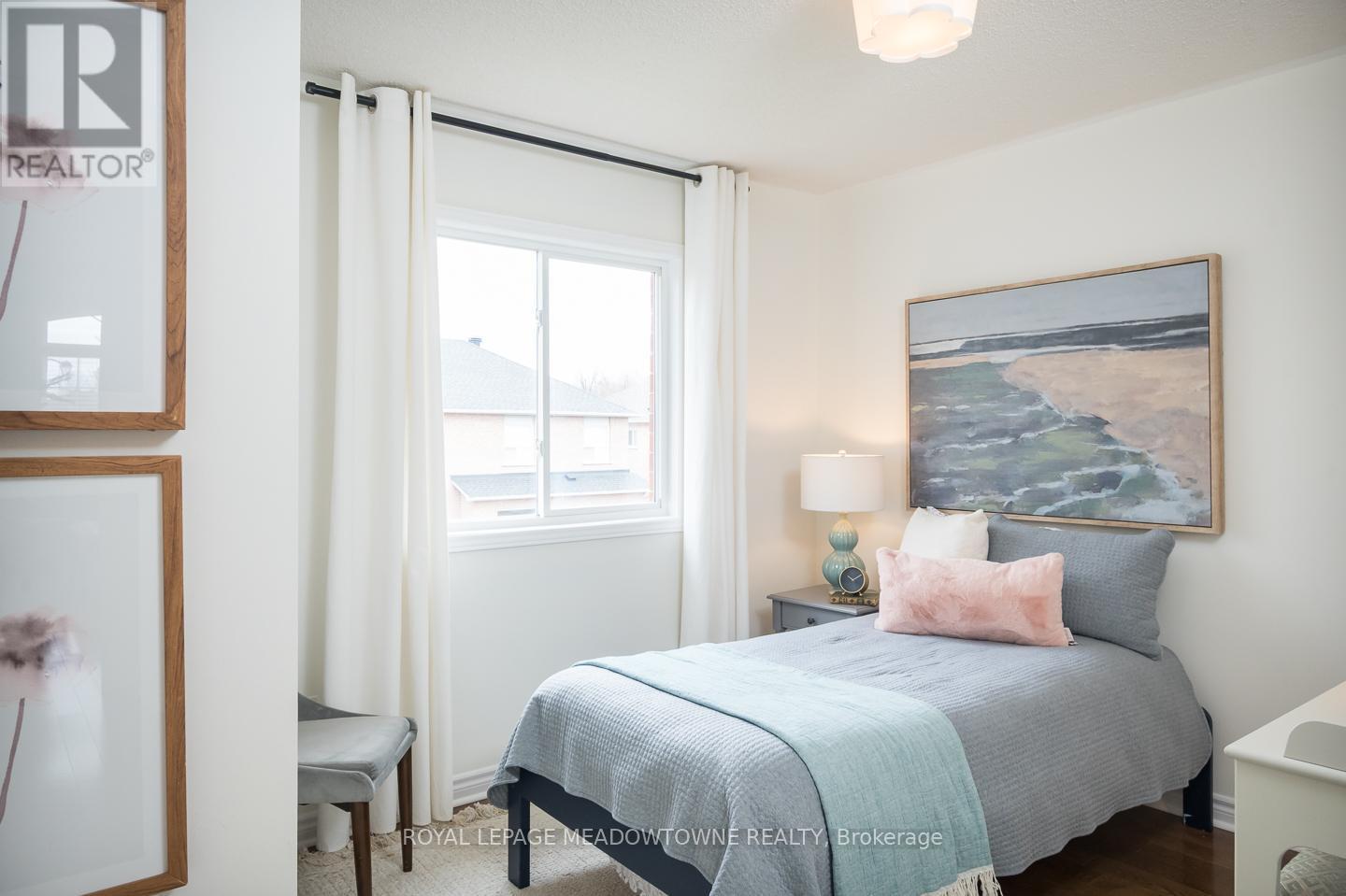 












217 FITZGERALD CRESCENT

,
Milton,




Ontario
L9T5Y5

