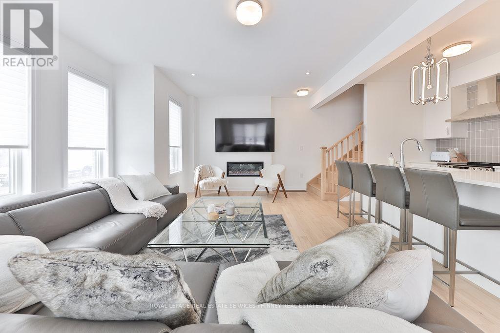 












9 CROWN GATE

,
Oakville,




Ontario
L6M0W8

