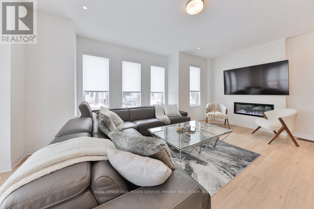 












9 CROWN GATE

,
Oakville,




Ontario
L6M0W8

