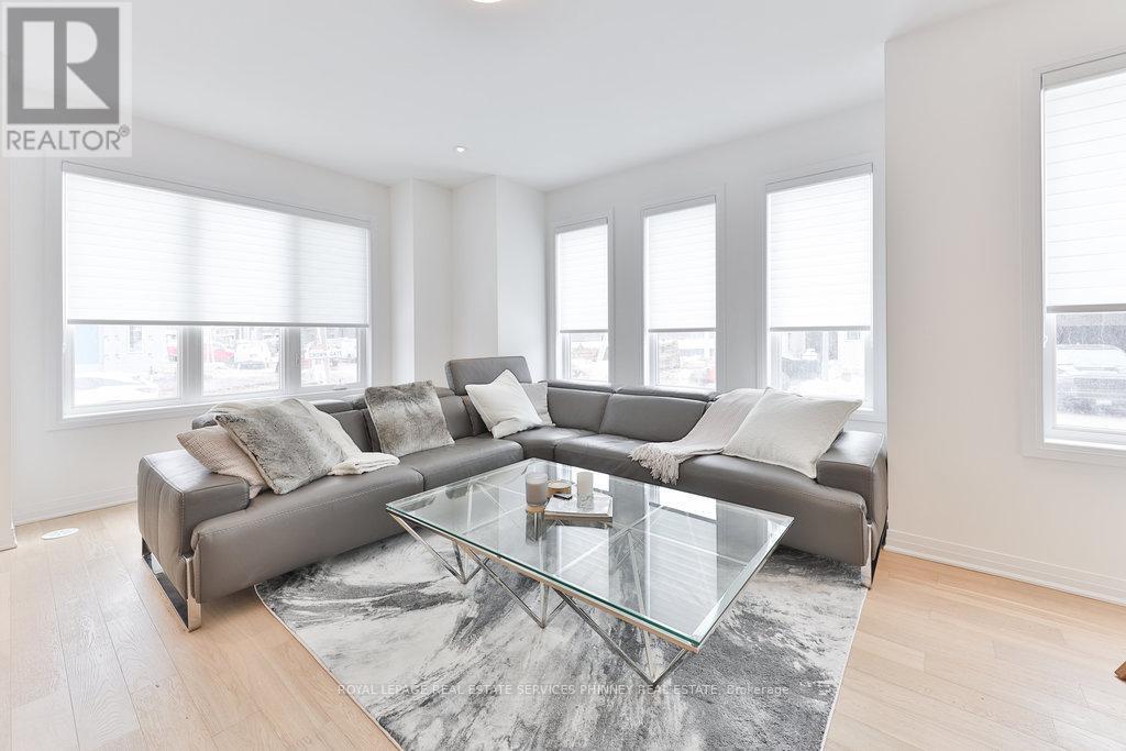 












9 CROWN GATE

,
Oakville,




Ontario
L6M0W8


