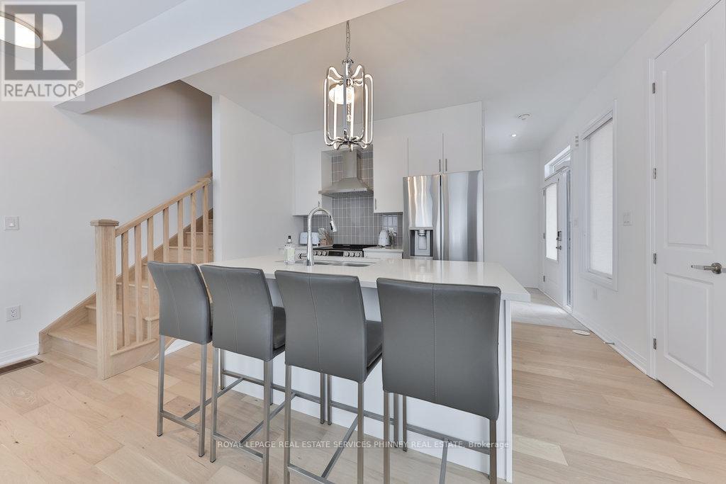 












9 CROWN GATE

,
Oakville,




Ontario
L6M0W8

