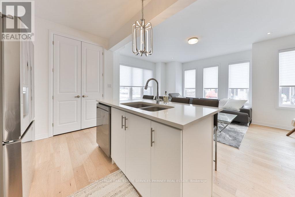 












9 CROWN GATE

,
Oakville,




Ontario
L6M0W8


