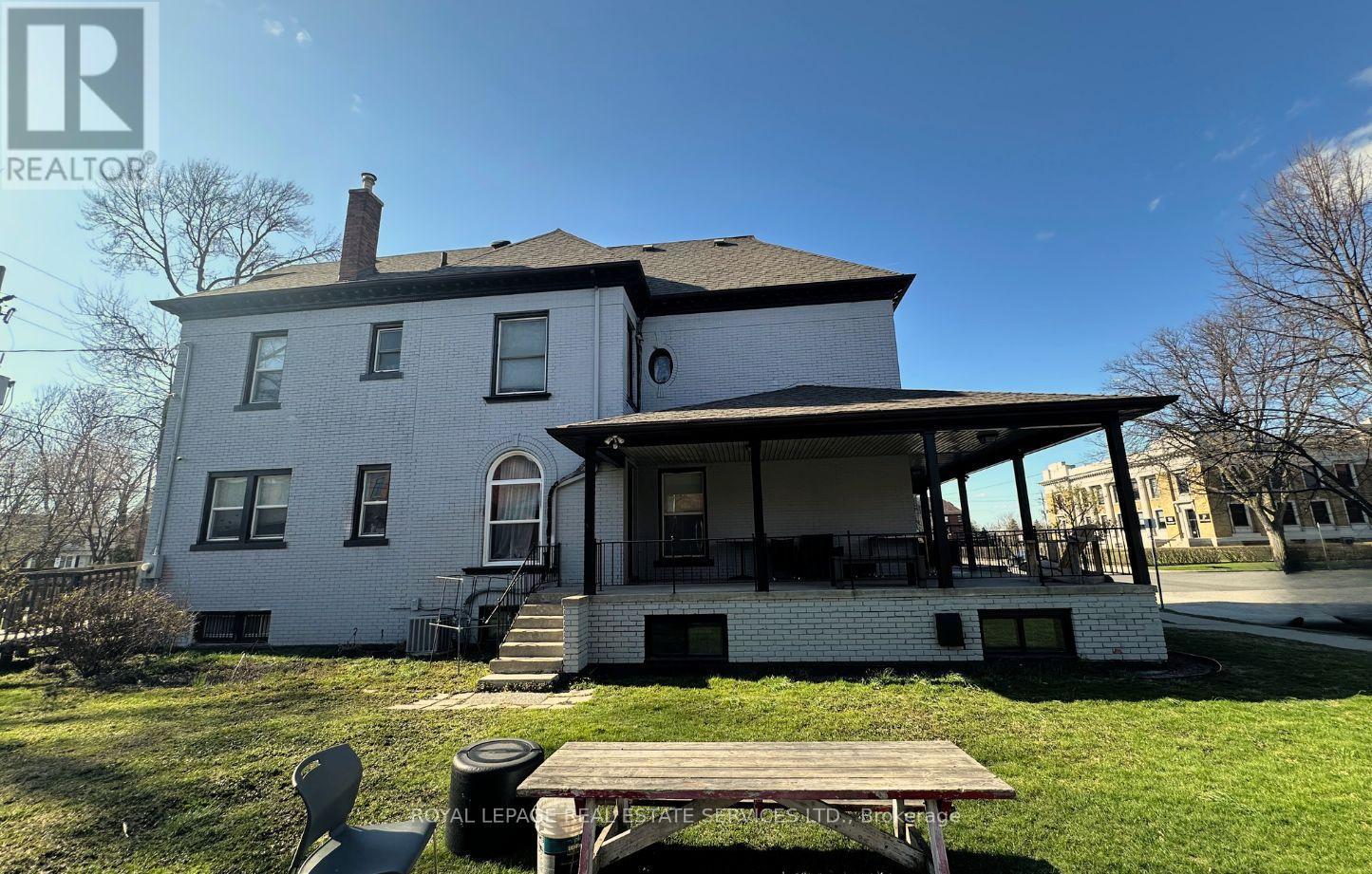 












511 DEVONSHIRE ROAD

,
Windsor,




Ontario
N8Y2L6


