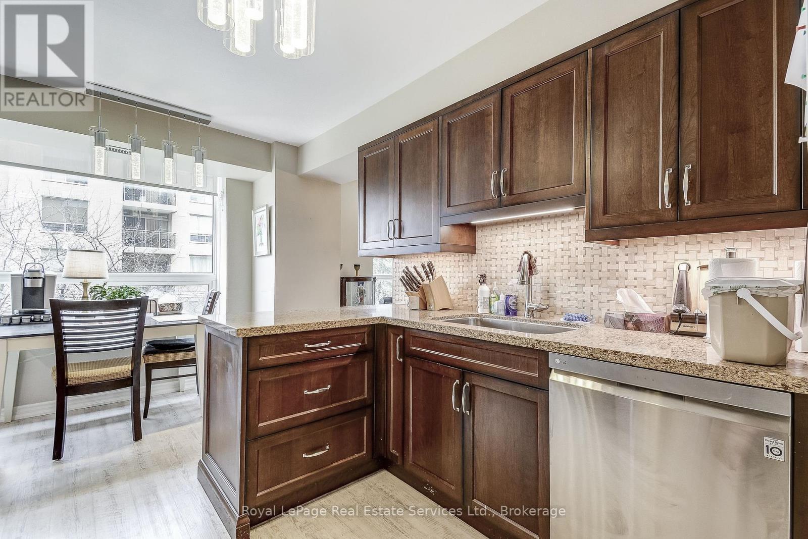 












2212 - 100 BURLOAK DRIVE

,
Burlington (Appleby),




Ontario
L7L6P6

