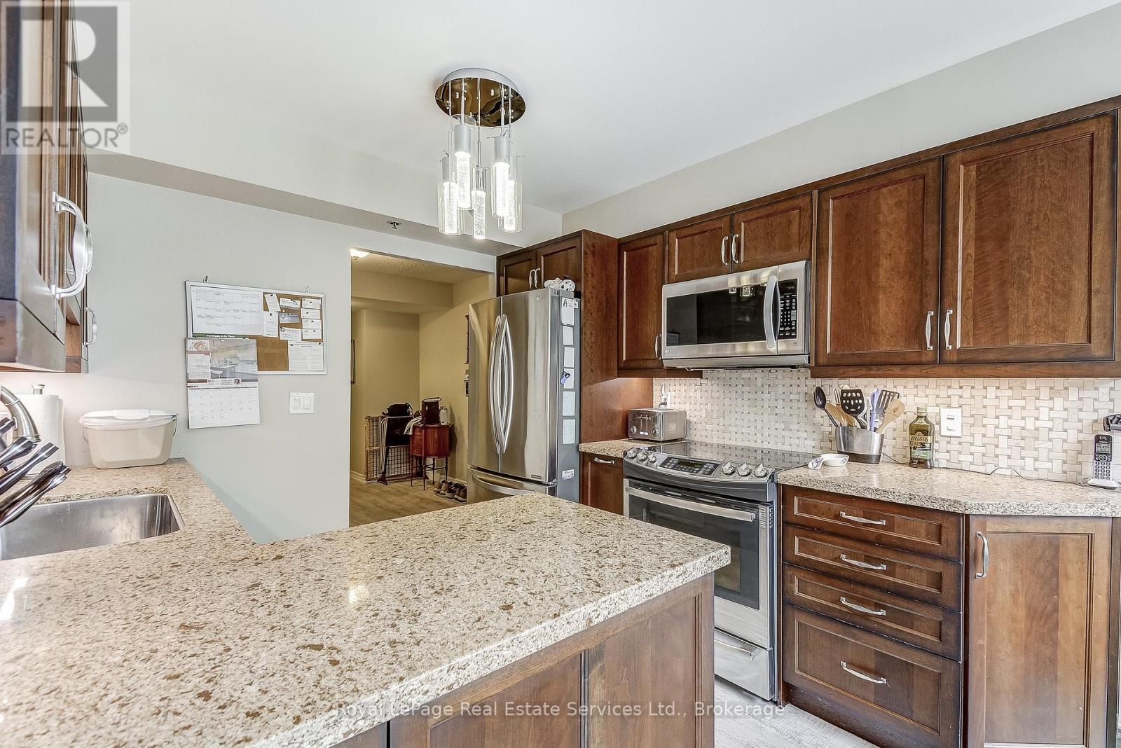 












2212 - 100 BURLOAK DRIVE

,
Burlington (Appleby),




Ontario
L7L6P6

