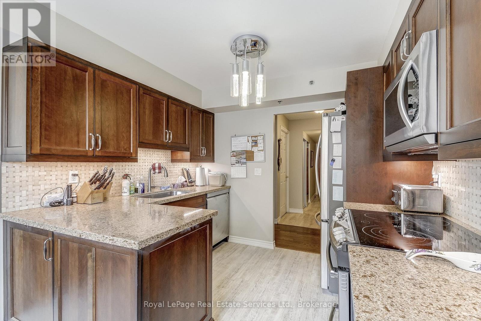 












2212 - 100 BURLOAK DRIVE

,
Burlington (Appleby),




Ontario
L7L6P6

