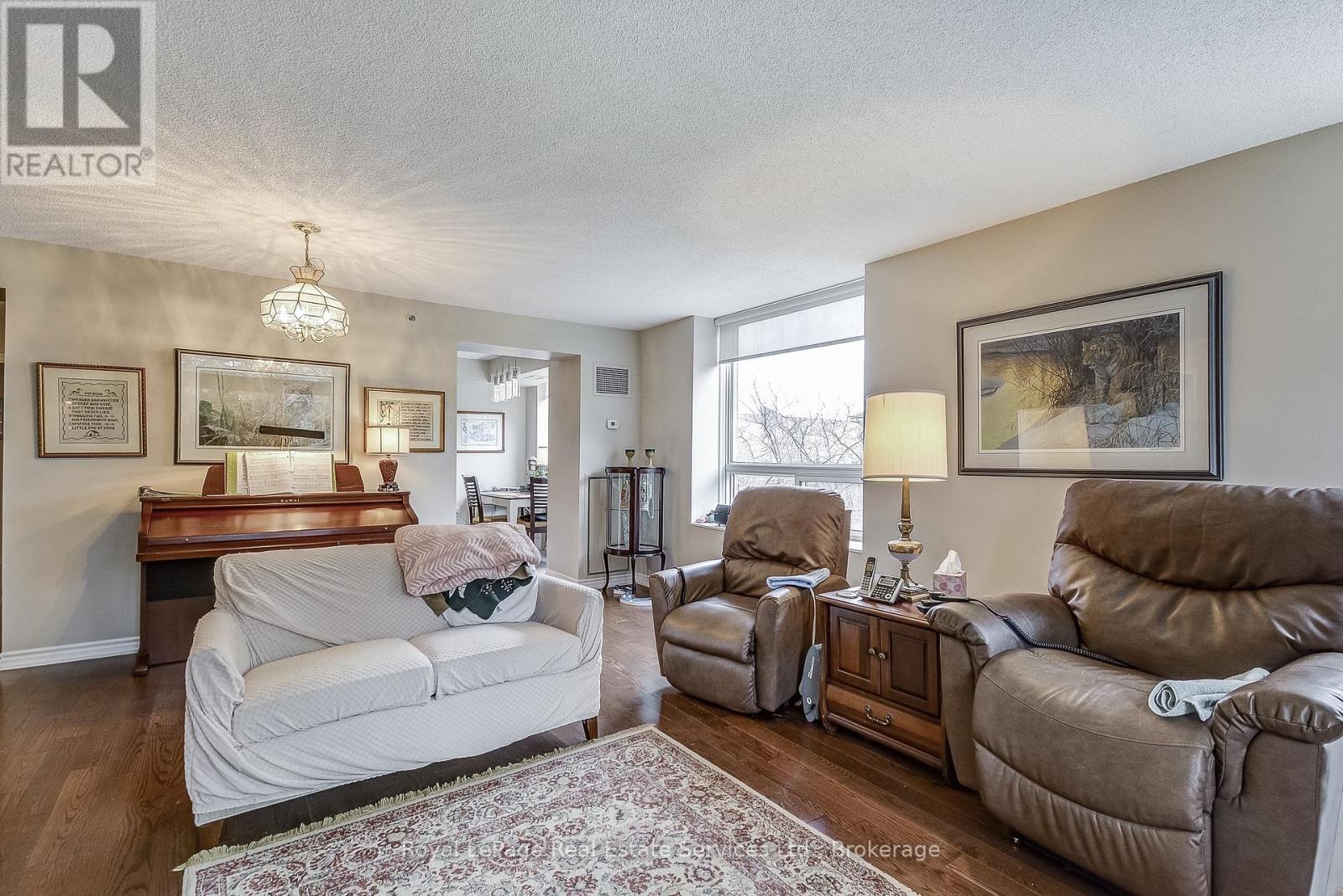 












2212 - 100 BURLOAK DRIVE

,
Burlington (Appleby),




Ontario
L7L6P6

