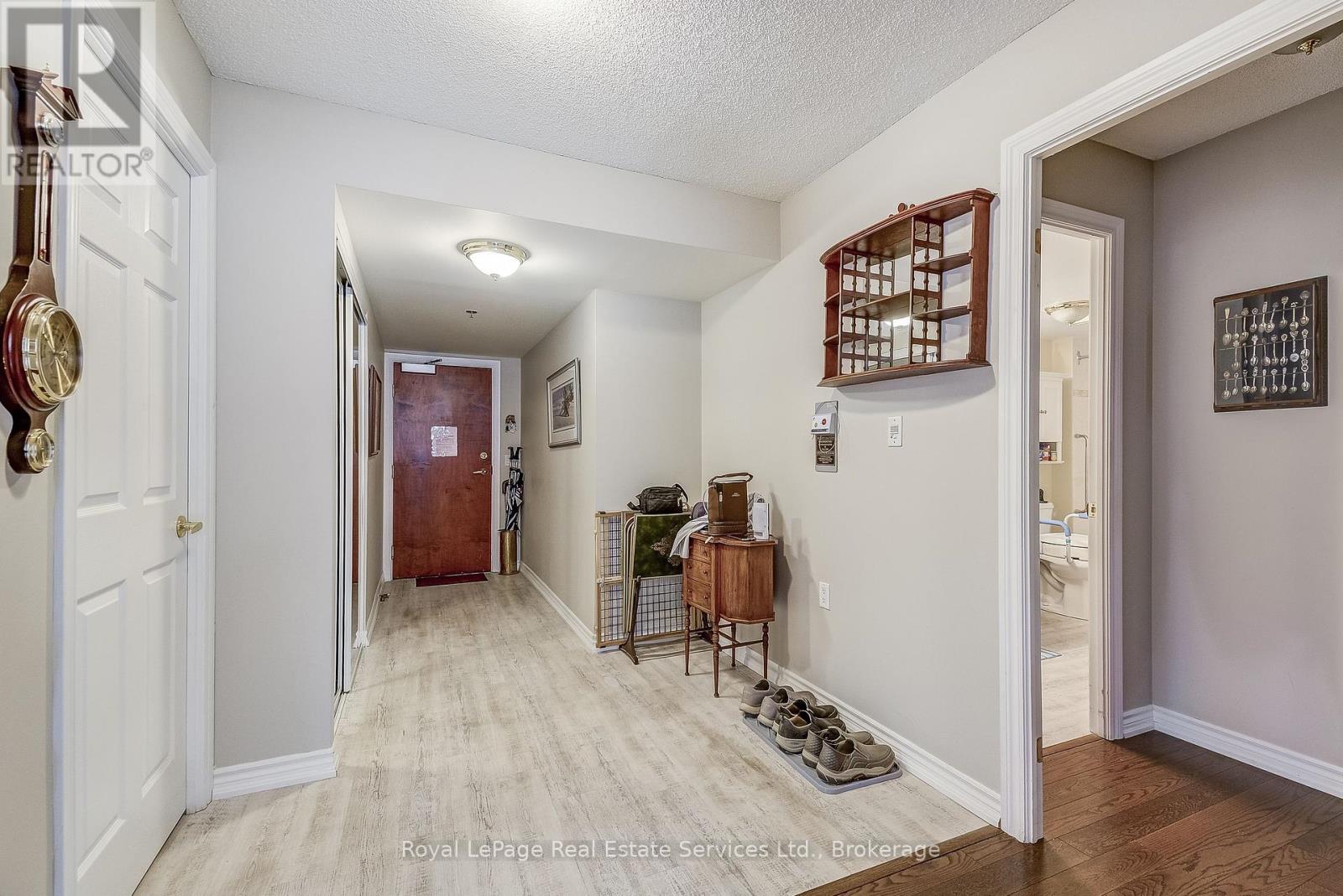 












2212 - 100 BURLOAK DRIVE

,
Burlington (Appleby),




Ontario
L7L6P6


