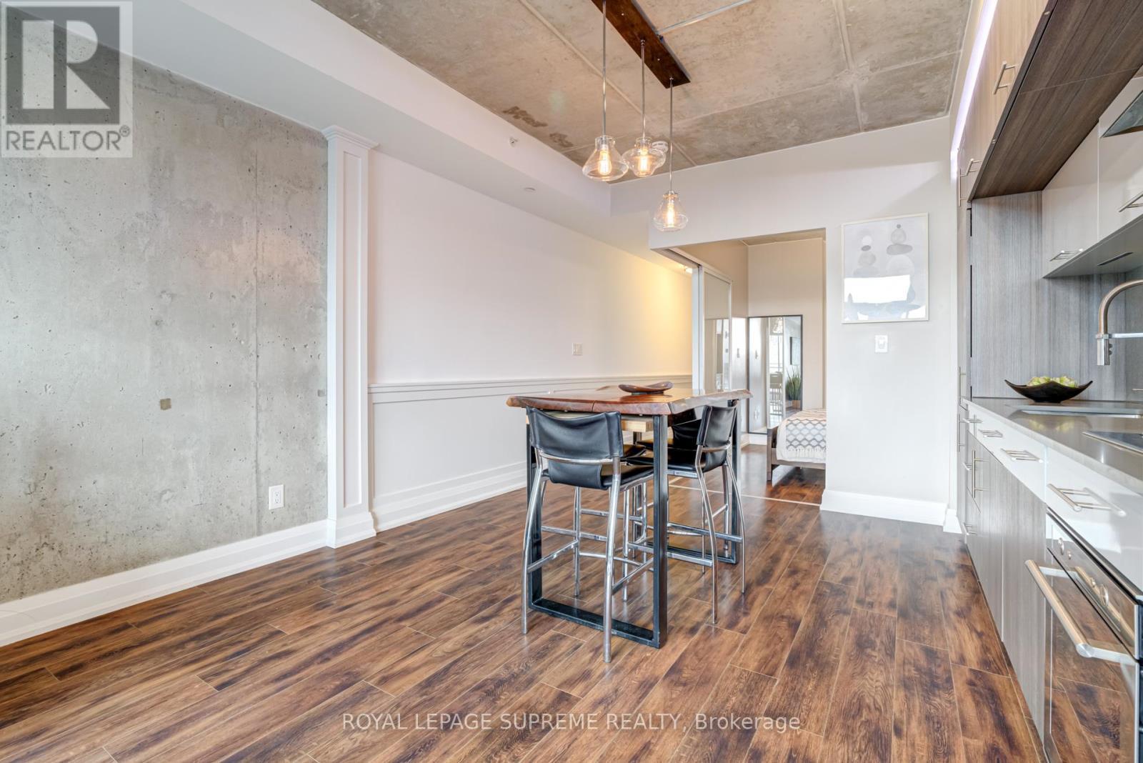 












207 - 205 MANNING AVENUE

,
Toronto,




Ontario
M6J0E2


