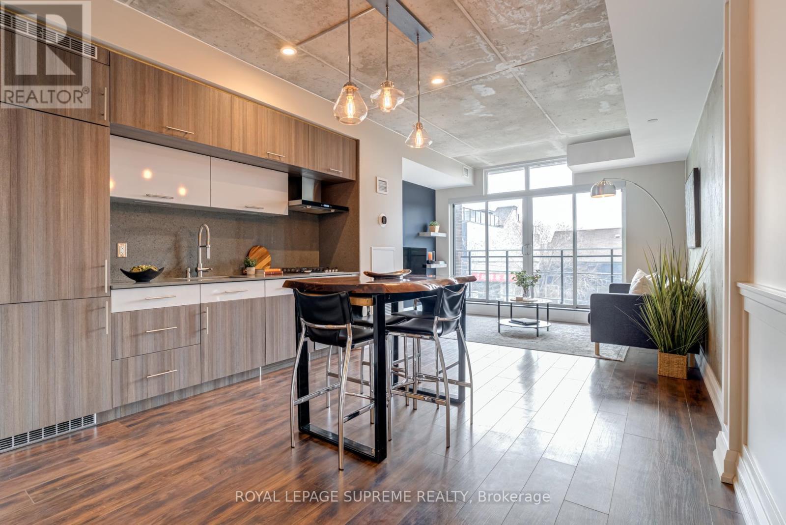 












207 - 205 MANNING AVENUE

,
Toronto,




Ontario
M6J0E2

