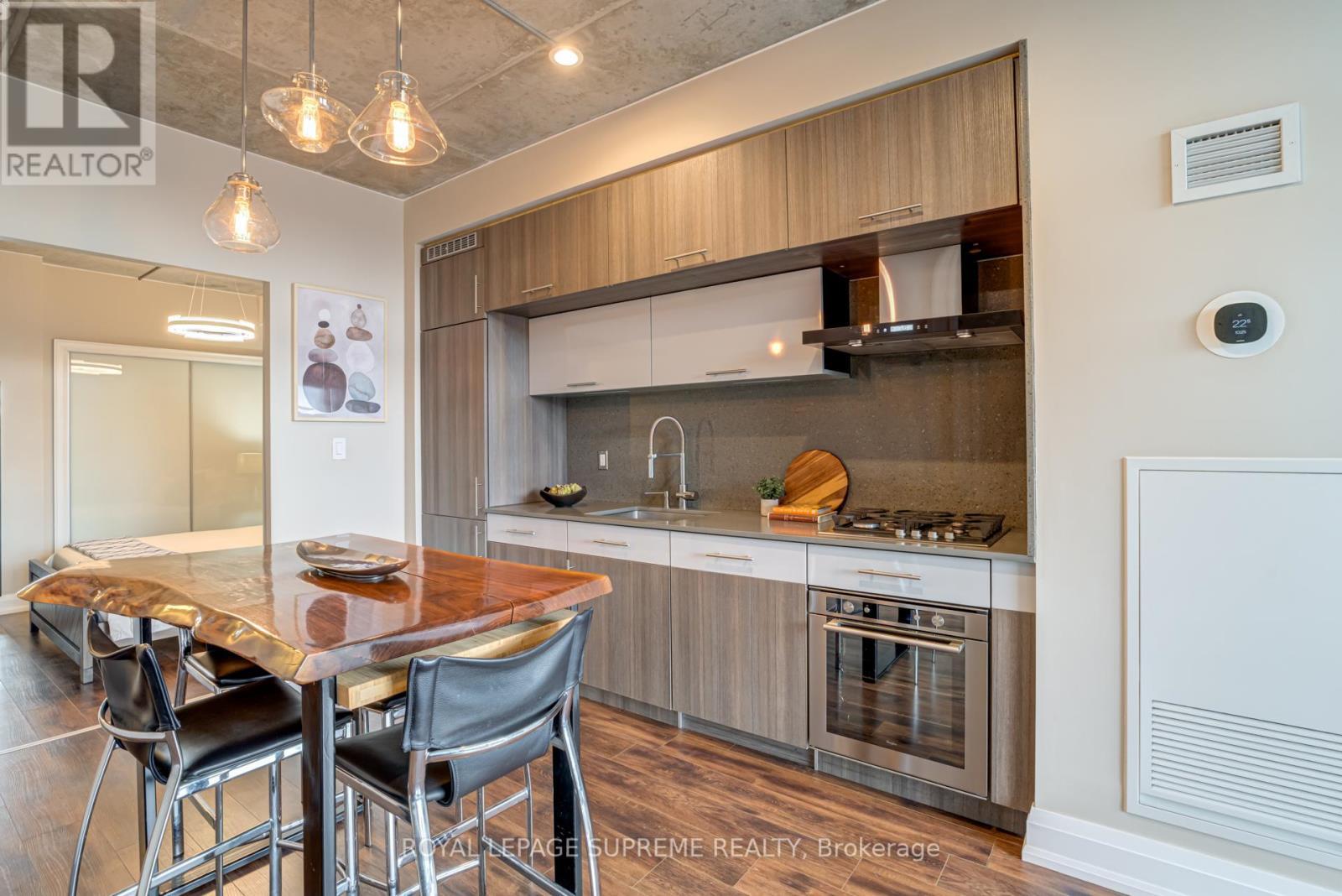 












207 - 205 MANNING AVENUE

,
Toronto,




Ontario
M6J0E2

