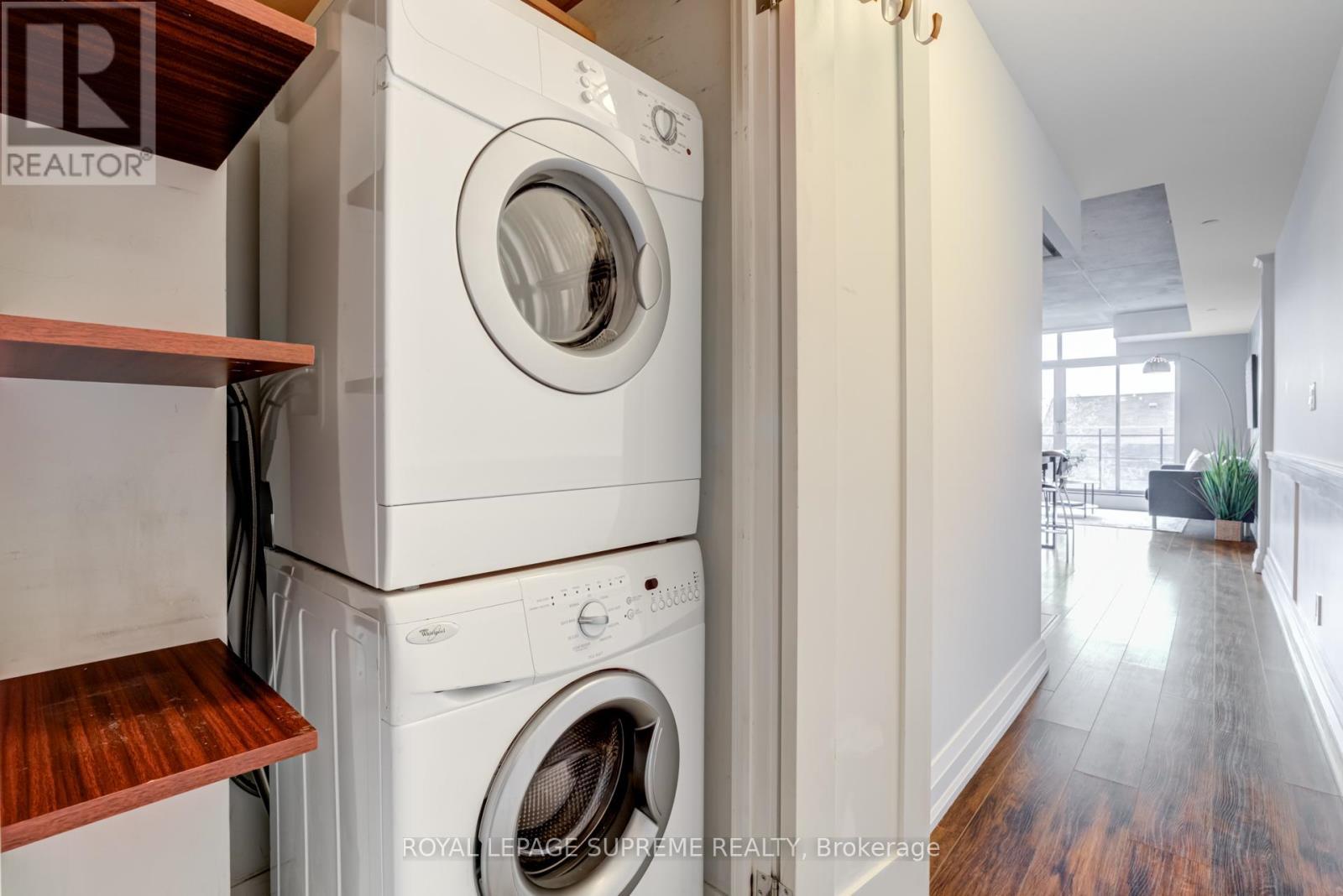 












207 - 205 MANNING AVENUE

,
Toronto,




Ontario
M6J0E2

