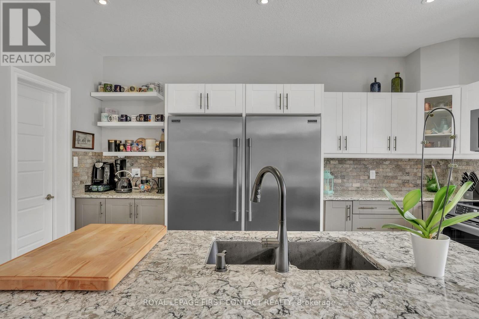 












5 CHARLIE RAWSON BOULEVARD

,
Tay,




Ontario
L0K2A0

