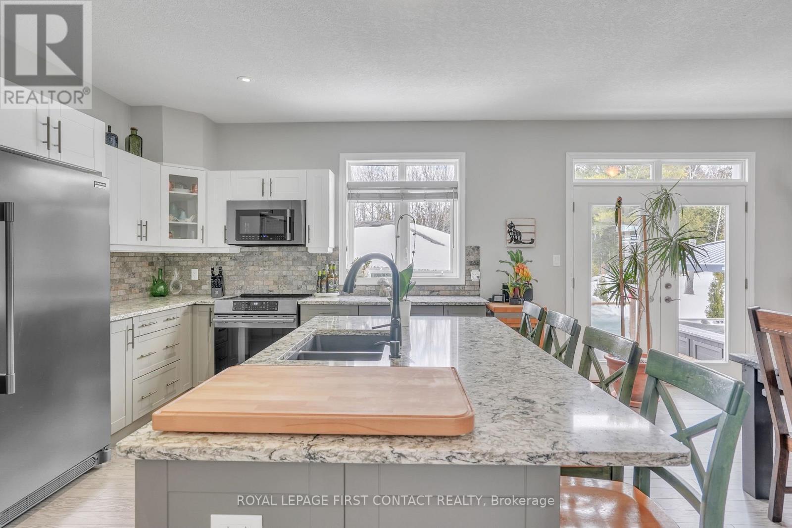 












5 CHARLIE RAWSON BOULEVARD

,
Tay,




Ontario
L0K2A0

