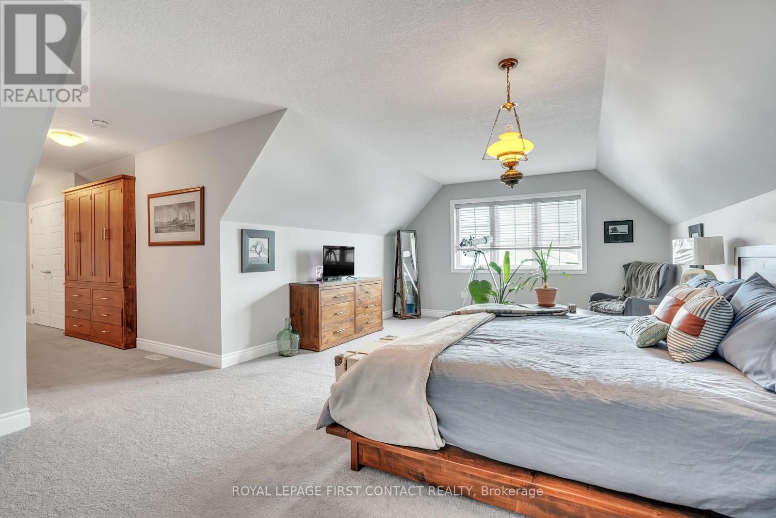 












5 CHARLIE RAWSON BOULEVARD

,
Tay,




Ontario
L0K2A0

