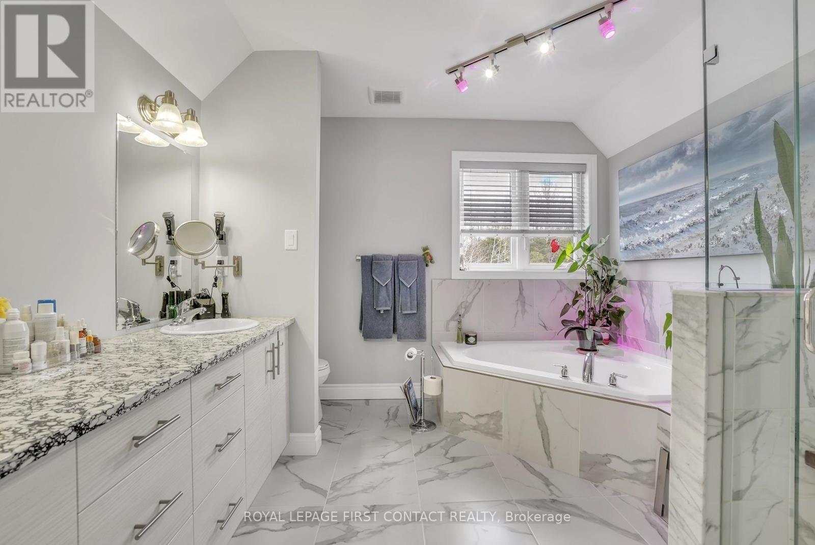 












5 CHARLIE RAWSON BOULEVARD

,
Tay,




Ontario
L0K2A0

