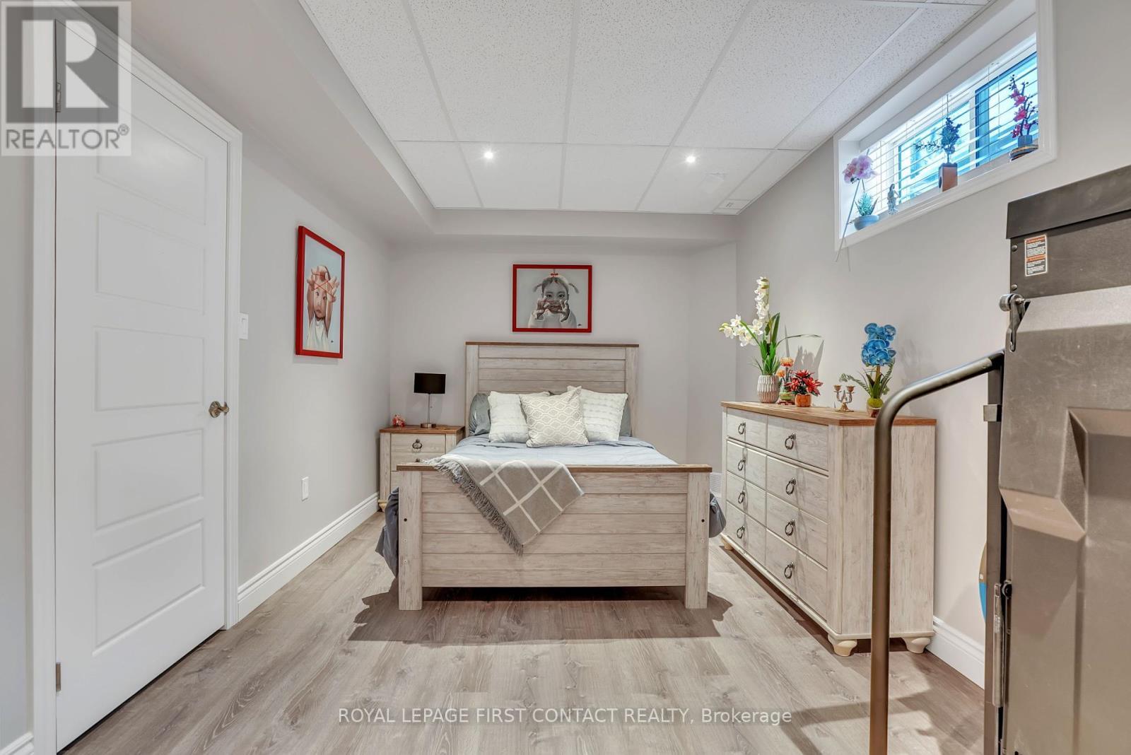 












5 CHARLIE RAWSON BOULEVARD

,
Tay,




Ontario
L0K2A0

