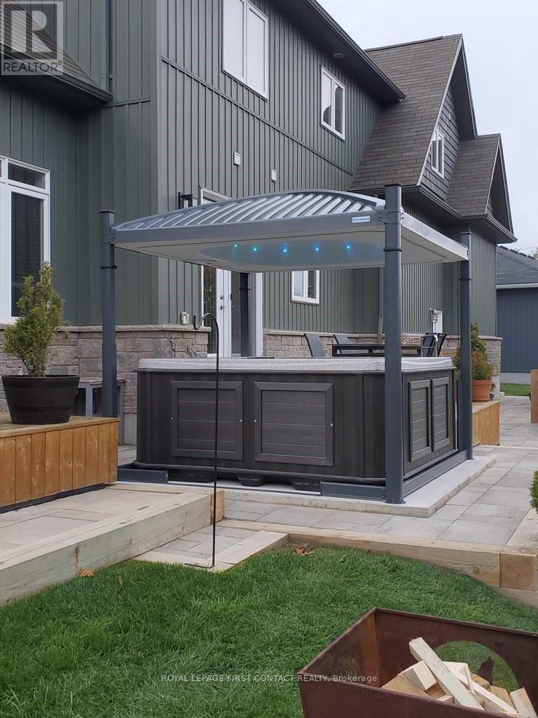 












5 CHARLIE RAWSON BOULEVARD

,
Tay,




Ontario
L0K2A0

