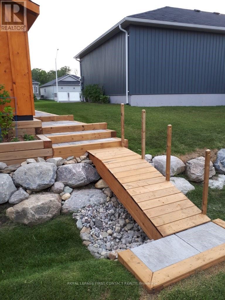 












5 CHARLIE RAWSON BOULEVARD

,
Tay,




Ontario
L0K2A0

