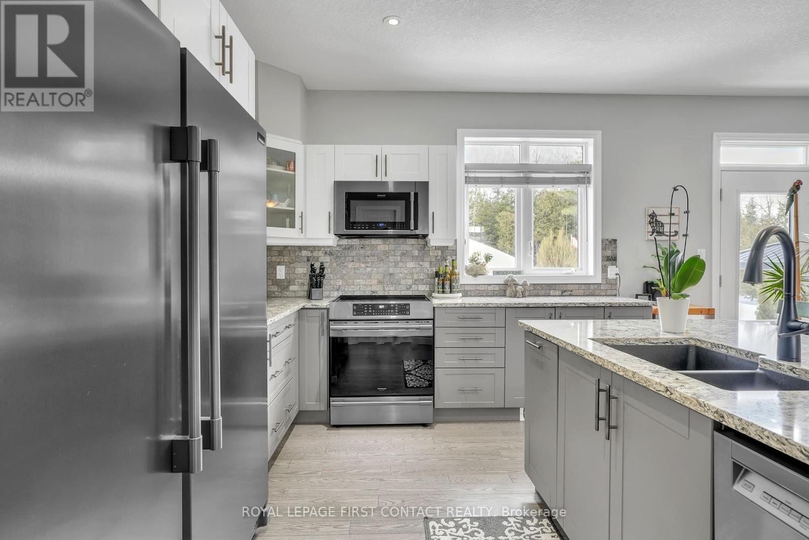 












5 CHARLIE RAWSON BOULEVARD

,
Tay,




Ontario
L0K2A0

