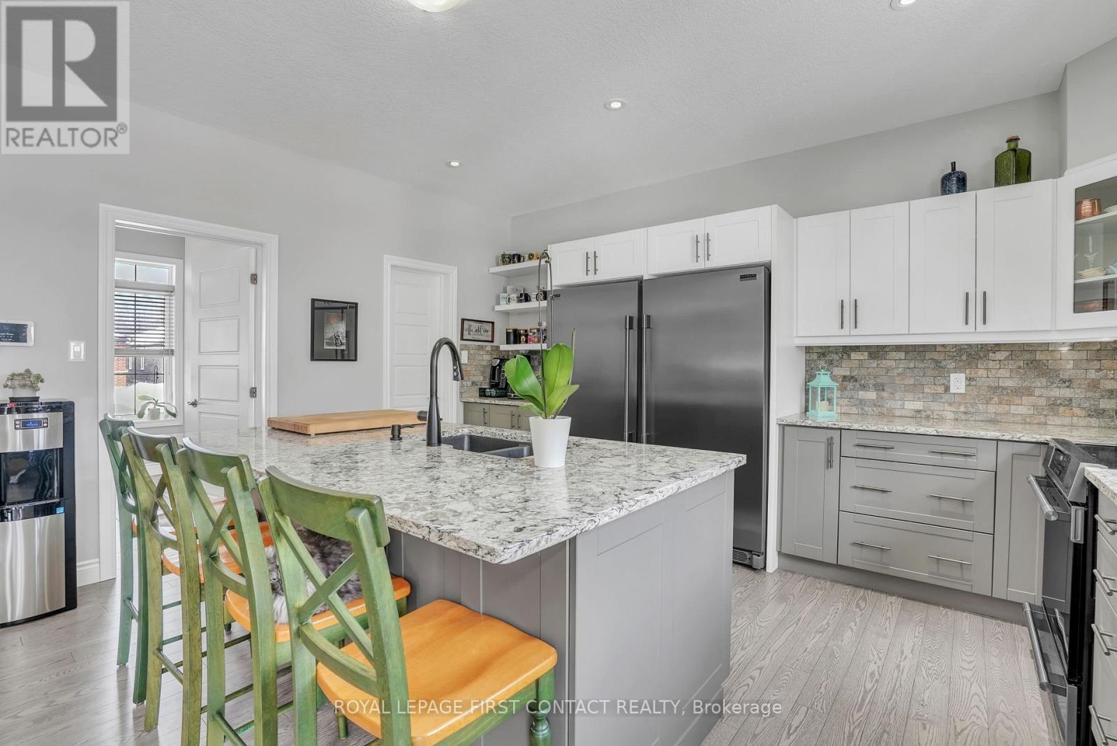 












5 CHARLIE RAWSON BOULEVARD

,
Tay,




Ontario
L0K2A0

