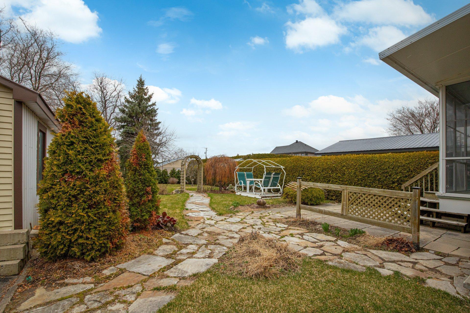 









14375


Av. Lambert-Grenier

,
Saint-Hyacinthe,




QC
J2R1M2

