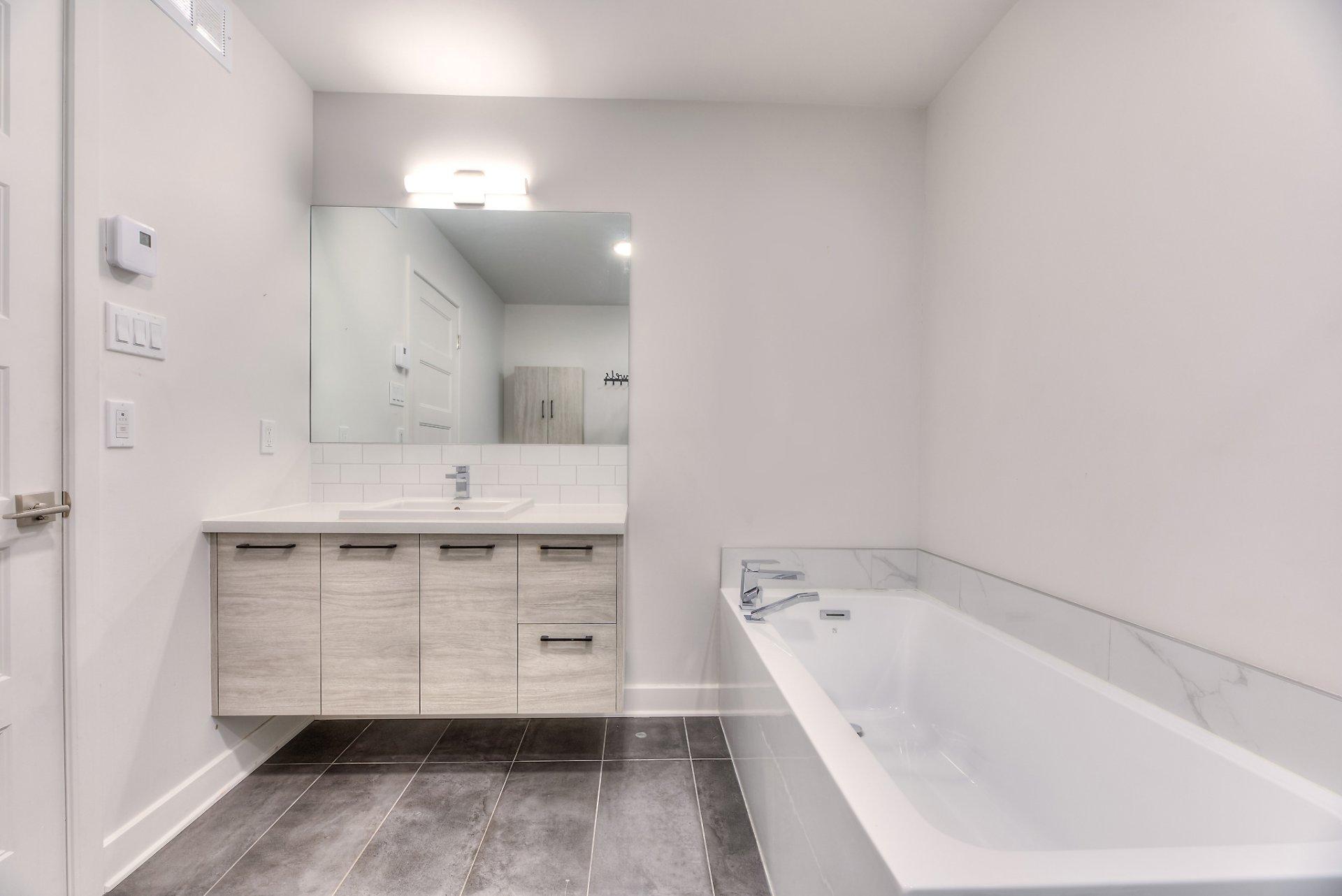 









56


Rue Morell

, 2,
Beauharnois,




QC
H8N1M6

