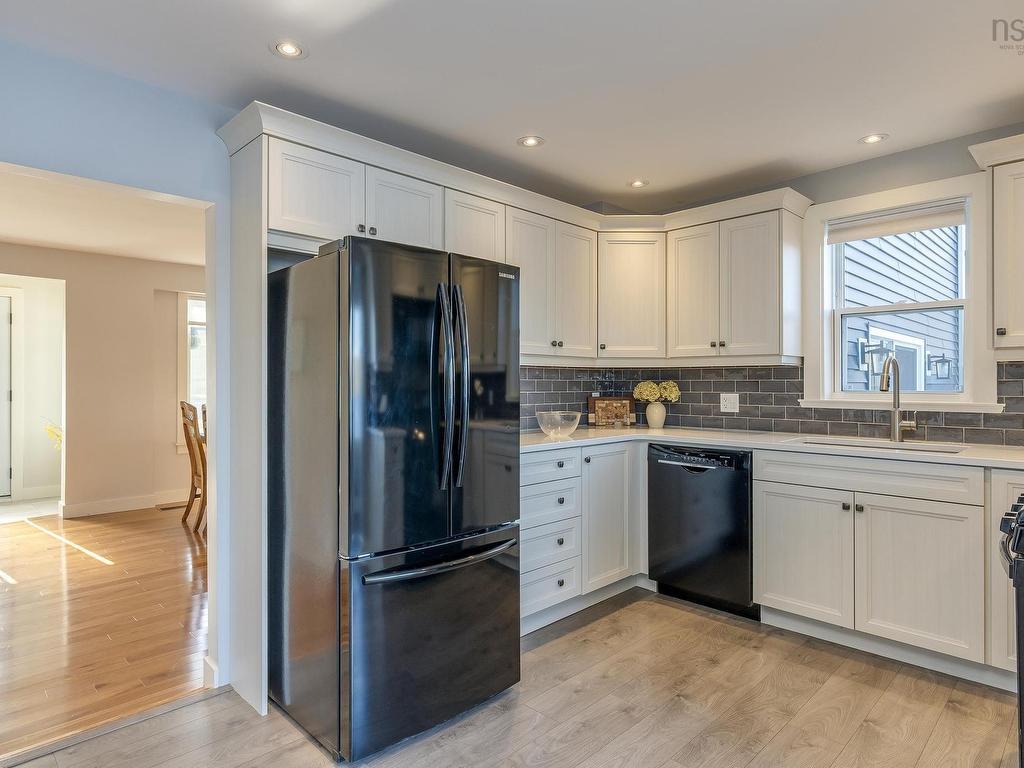 












395 Waverley Road

,
Dartmouth,




NS
B2X 2E7

