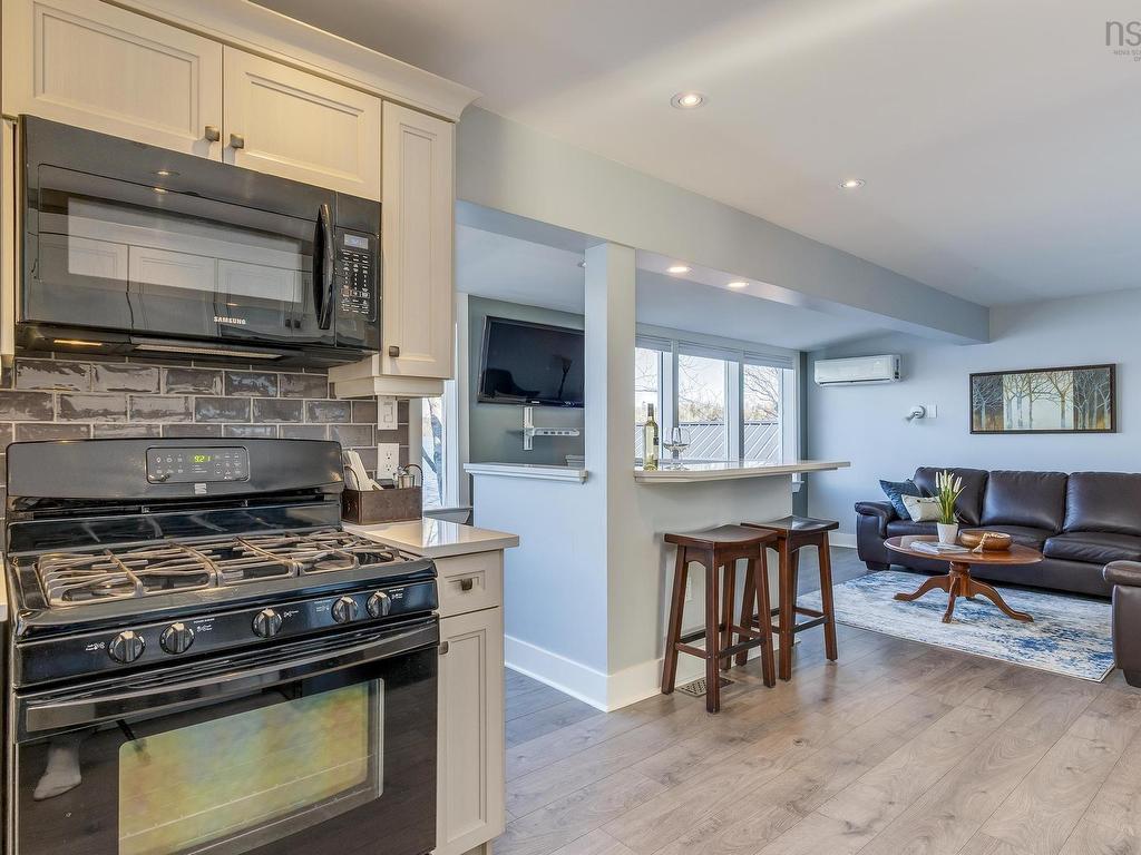 












395 Waverley Road

,
Dartmouth,




NS
B2X 2E7

