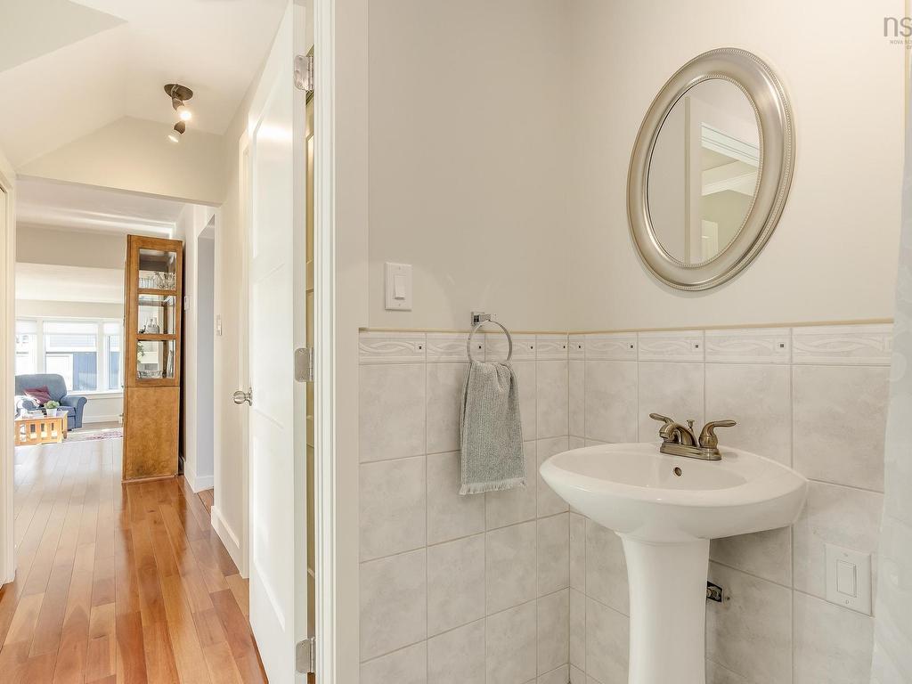 












395 Waverley Road

,
Dartmouth,




NS
B2X 2E7

