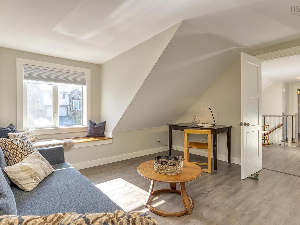 












395 Waverley Road

,
Dartmouth,




NS
B2X 2E7

