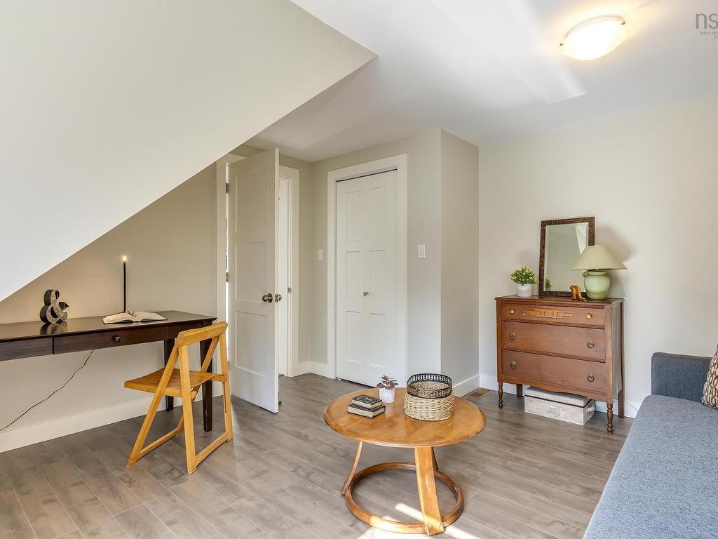 












395 Waverley Road

,
Dartmouth,




NS
B2X 2E7

