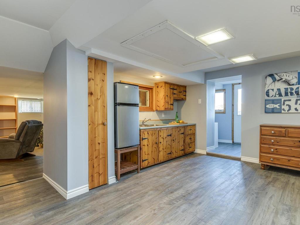 












395 Waverley Road

,
Dartmouth,




NS
B2X 2E7

