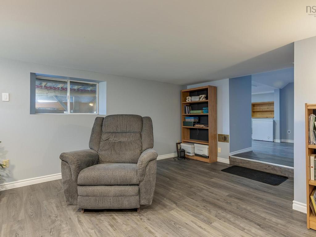 












395 Waverley Road

,
Dartmouth,




NS
B2X 2E7


