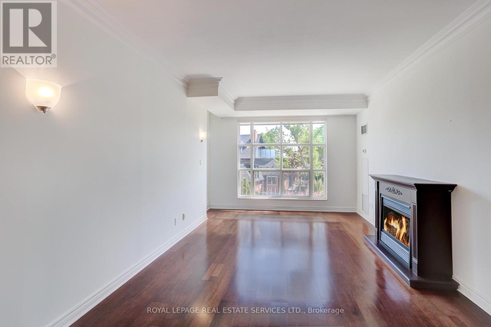 












303 - 3085 BLOOR STREET W

,
Toronto,




Ontario
M8X1C8

