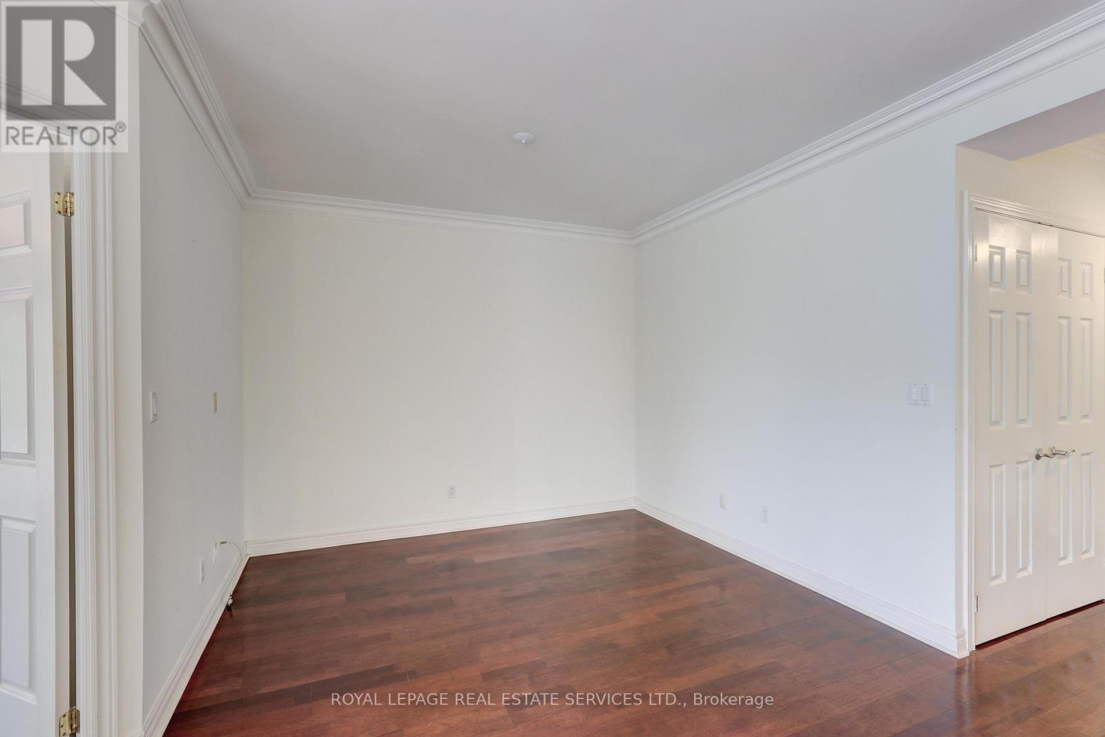 












303 - 3085 BLOOR STREET W

,
Toronto,




Ontario
M8X1C8

