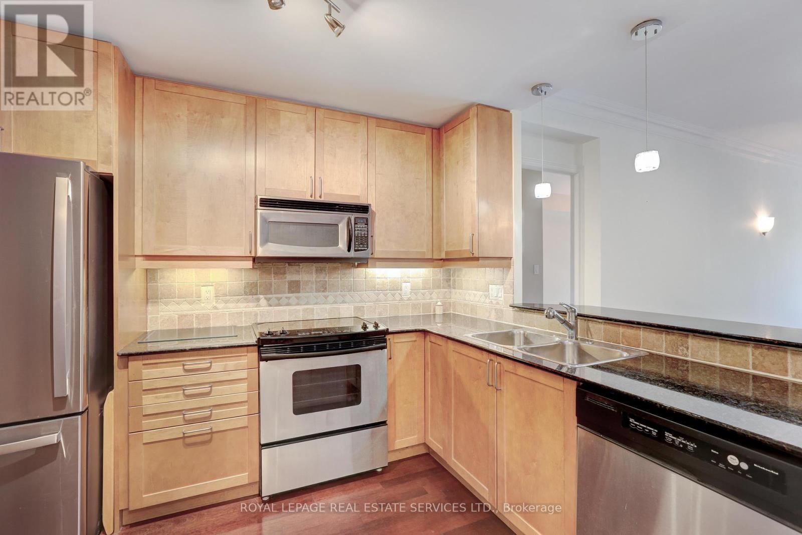 












303 - 3085 BLOOR STREET W

,
Toronto,




Ontario
M8X1C8

